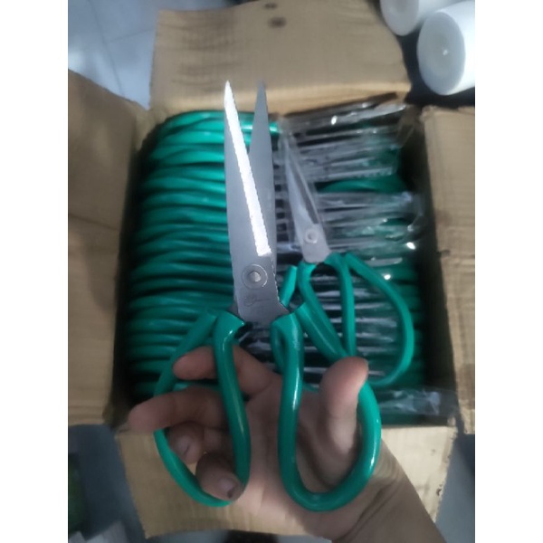 kéo thép cán xanh tay thép bọc nhựa