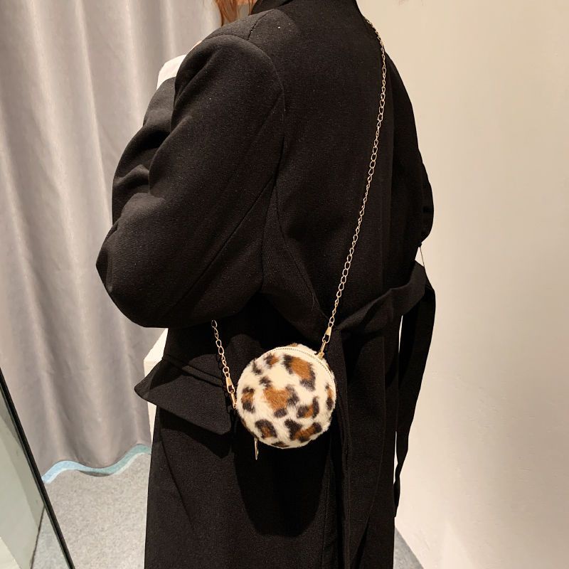 Túi Xách Đeo Vai Mini Hình Quả Bóng Đá Phủ Lông Dễ Thương Thời Trang Thu Đông Cho Nữ