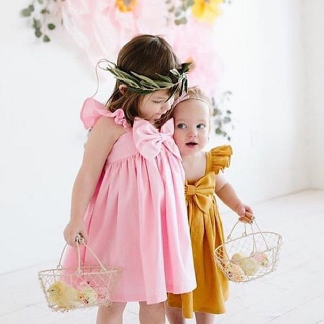 Đầm xòe hai dây đính nơ dễ thương cho bé gái