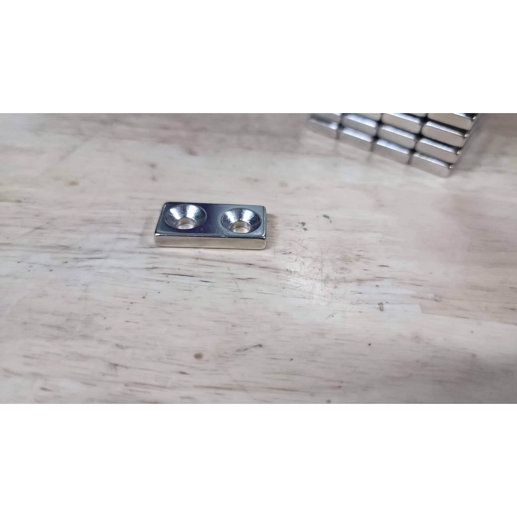 Nam châm đất hiêm viên 30x15x5 có 2 lỗ vát lực hút mạnh