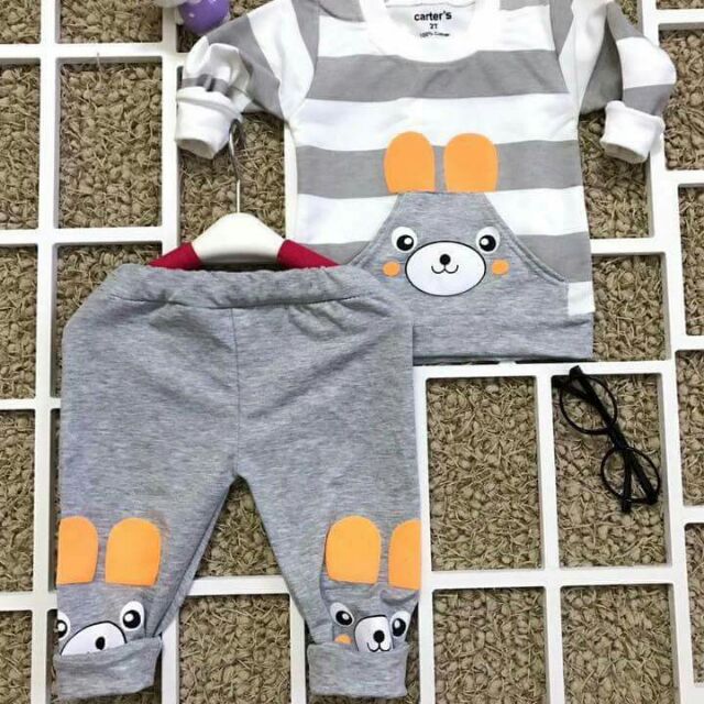 Đồ cho bé, mặc đi ngủ ha ở nhà đều đẹp, có hai màu vàng đỏ, vải đẹp y hình nhe, bé sẽ thích ngay khi được mặc lên nguoi