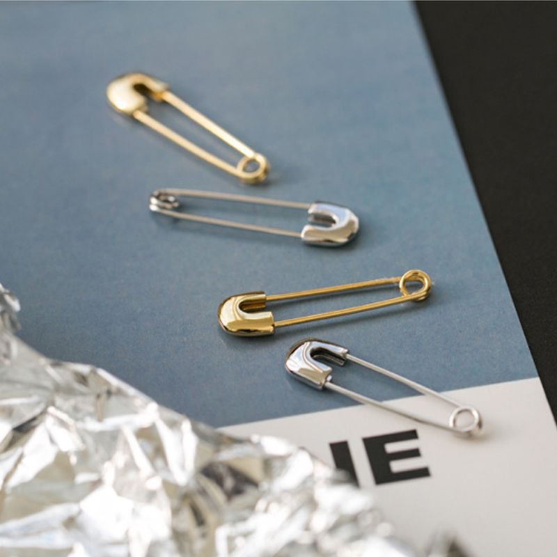 Đôi bông tai hình ghim băng mạ bạc cá tính thời trang