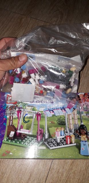 Lắp ráp 1 hộp LegoFreinds 5 Hot gril ca sĩ LB547 có trên 100 chi tiết