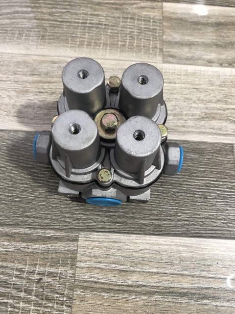 Sản phẩm gia đình làm: Chia hơi 151-4 núm chân nhôm không ốc kồ rế à