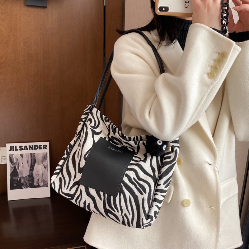 Túi xách nữ vằn đen trắng tote A4 đeo vai