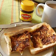 BƠ PHẾT BÁNH MÌ VEGEMITE YEAST EXTRACT KRAFT 220G