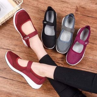 Giày tập cho mẹ và bà