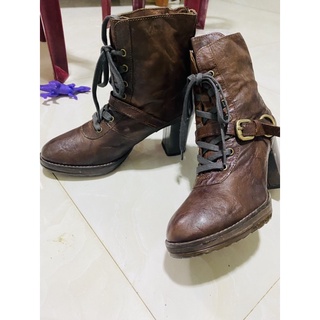 Giày da cao gót cổ cao