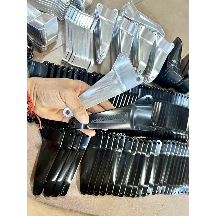 Pát/ Bas treo pô zin xe Winner X  nhôm CNC.