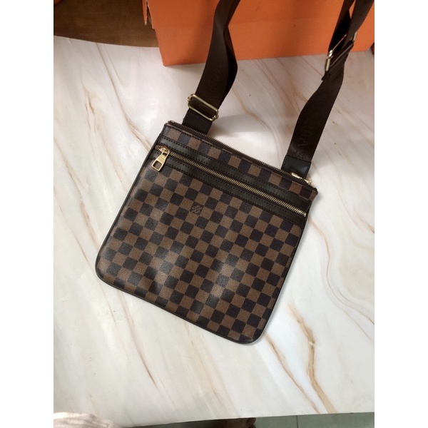 TÚI ĐEO CHÉO LV NAM SIZE 26 SMANO