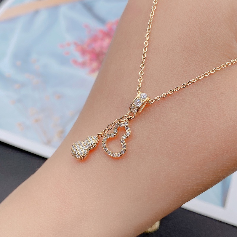 The cross-body necklace with a micro-diamond gourd pendant shows the temperament and catches the eye, the Korean trend Joker exquisite personality jewelry