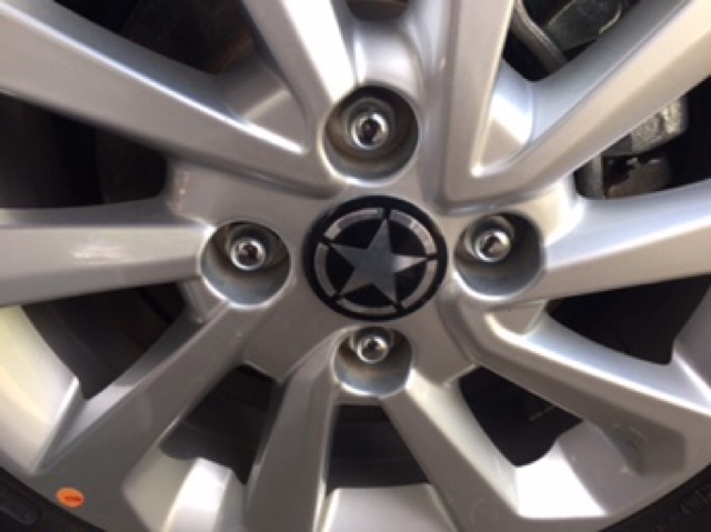 Bộ 4 logo dán mâm xe ô tô hình ngựa Mustang