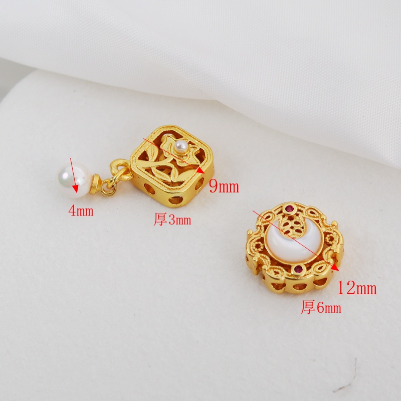 Vòng Tay Chuỗi Hạt Vàng 18k Mặt Trăng Và Vỏ Sò Rỗng Màu Vàng Kim