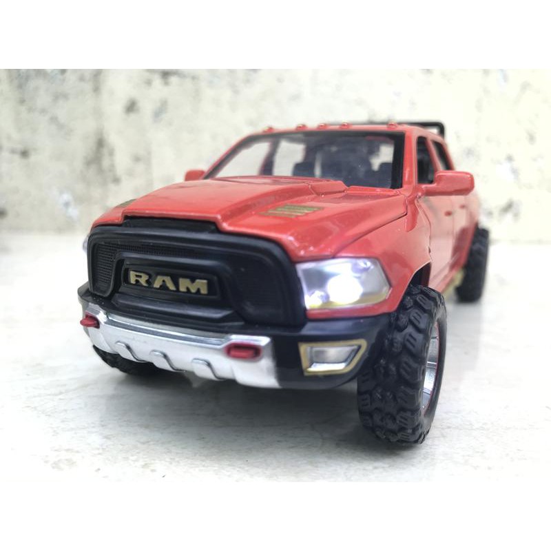 Mô hình xe bán tải Dodge RAM 1500 - 1:32