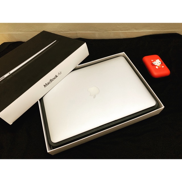 Macbook Air 13” Fullbox Mc966 date 2011