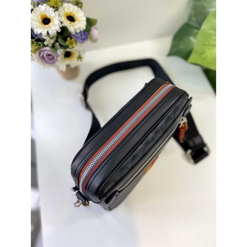 Túi đeo chéo Coach nam kiểu dáng cá tính