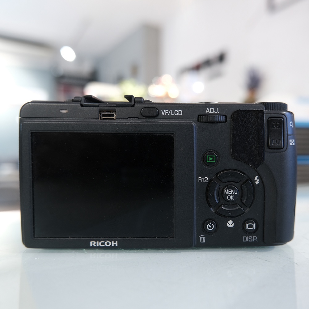 Máy Ảnh Du Lịch Nhỏ Gọn Ricoh GX200