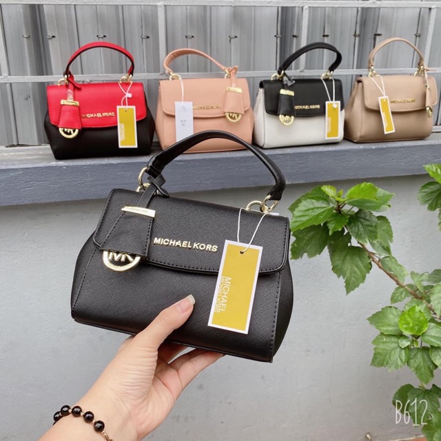 ❤❤❤❤Siêu phẩm Mk vẫn về đủ màu nhé !  Hàng chuẩn đét . Nét căng chỉ . Sz 20cm    • da xước , ko bắt bẩn , bụi .