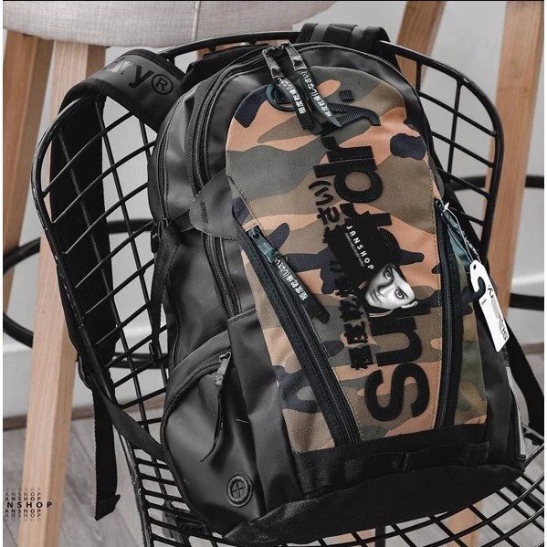 BALO SUPERDRY CHỮ GÂN Màu Camo chất liệu Tarpaulin chống thấm 100%, ngăn laptop 17inches