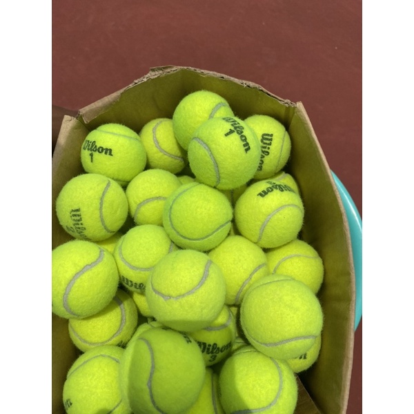 Banh Tennis còn mới cứng và đẹp