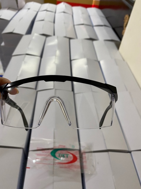 Kính mắt bảo vệ