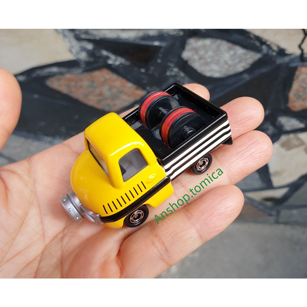 Mô hình xe Minions king bob tomica Nhật Bản
