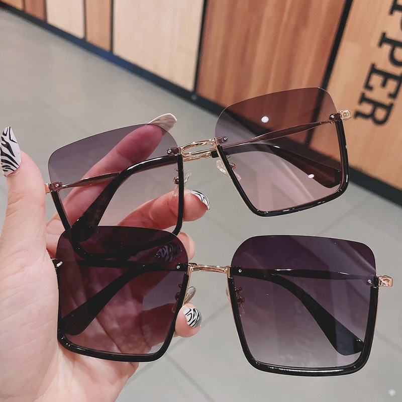 Kính Mát Gọng Vuông Oversize Chống Tia UV Bằng Kim Loại Thời Trang Hàn Quốc Cổ Điển Dành Cho Bạn Nữ