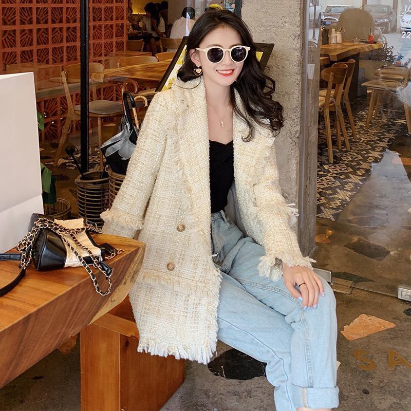 Áo khoác vest màu trắng dáng rộng phong cách Hàn Quốc thanh lịch cho nữ 2021