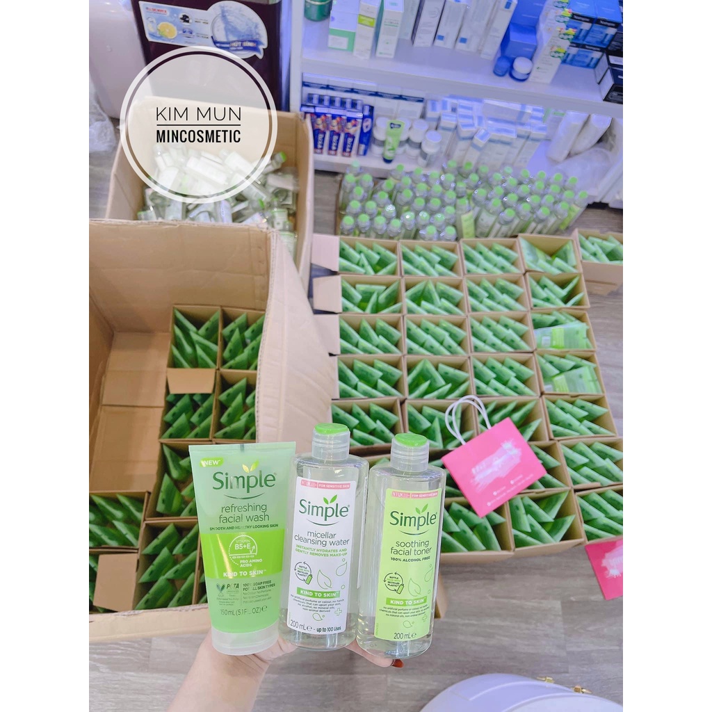 Nước hoa hồng Simple không cồn, cân bằng da dịu nhẹ Kind To Skin Soothing Facial Toner 200ml