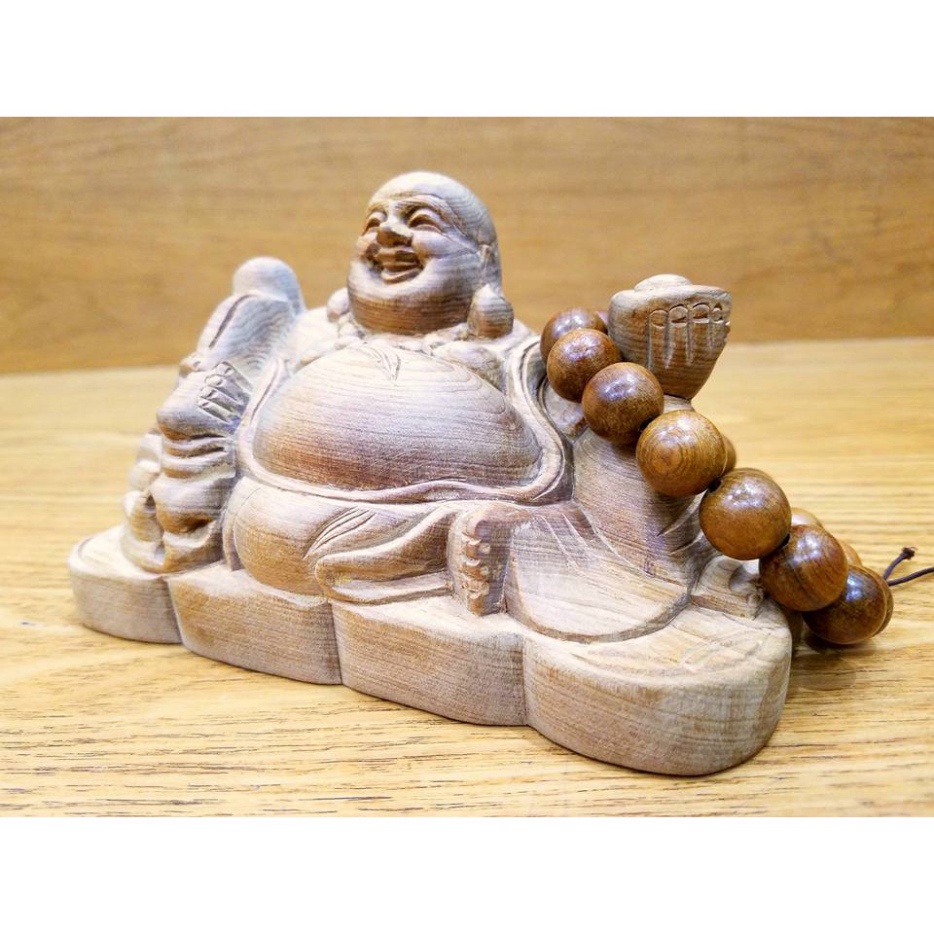 tượng phật di lặc để ô tô bằng gỗ bách xanh (tặng vòng đeo tay)