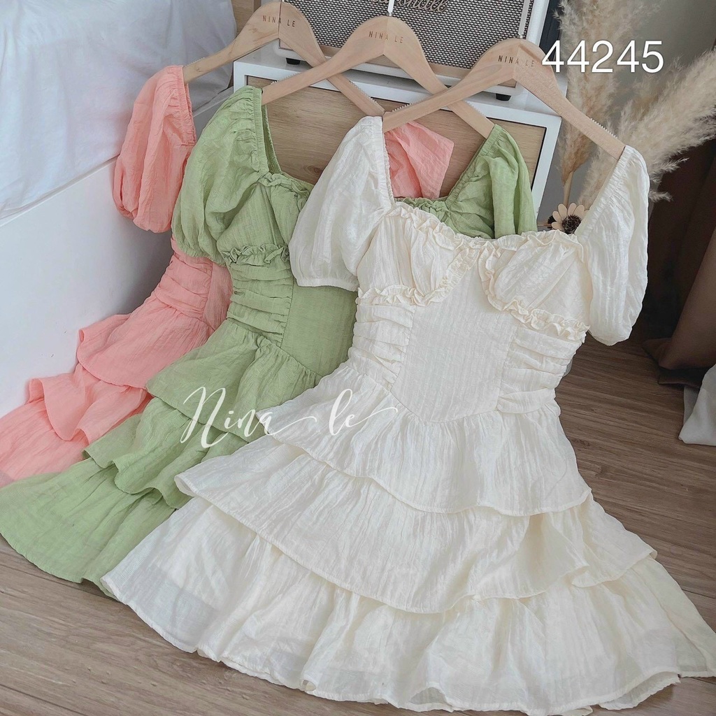 Đầm lụa tầng bo eo kiểu cổ vuông ngắn tay