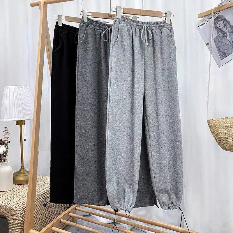 Quần chốt gấu KT Closet kiểu dáng unisex nam nữ mặc được, ống rông, chốt chỉnh mặc được 2 kiểu KT | BigBuy360 - bigbuy360.vn