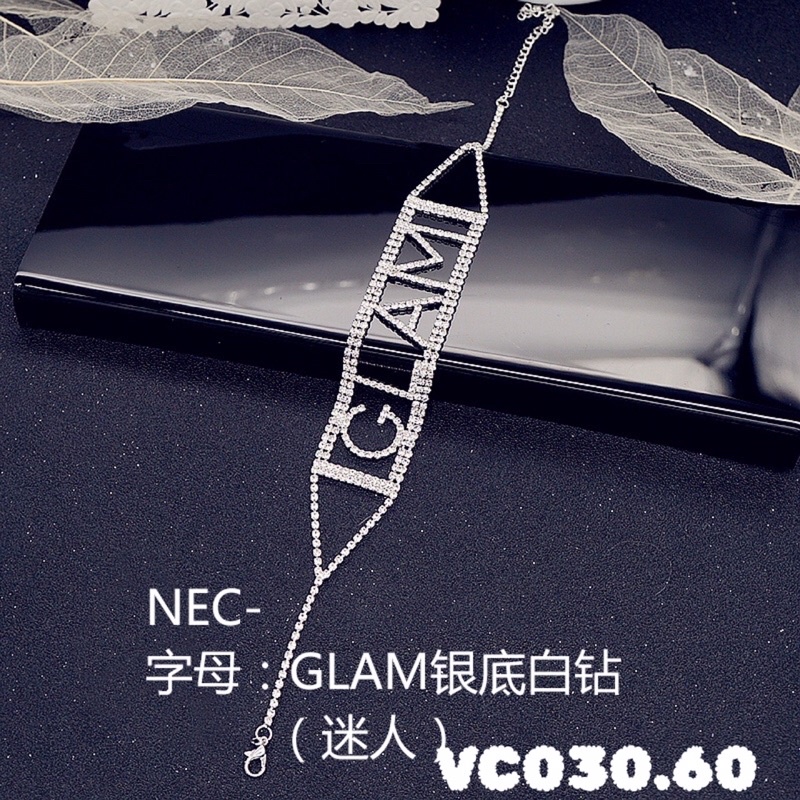 Vòng cổ đá phong cách sang trọng