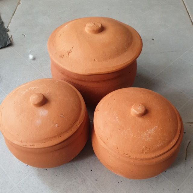 Niêu cơm  kèm rế