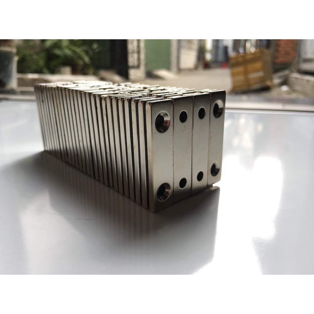 Nam Ch&acirc;m Trắng Chữ Nhật C&oacute; Lỗ V&aacute;t Bắt V&iacute;t 40x10x3mm C&ocirc;n M4 -  N35 Lực H&iacute;t Cực Mạnh