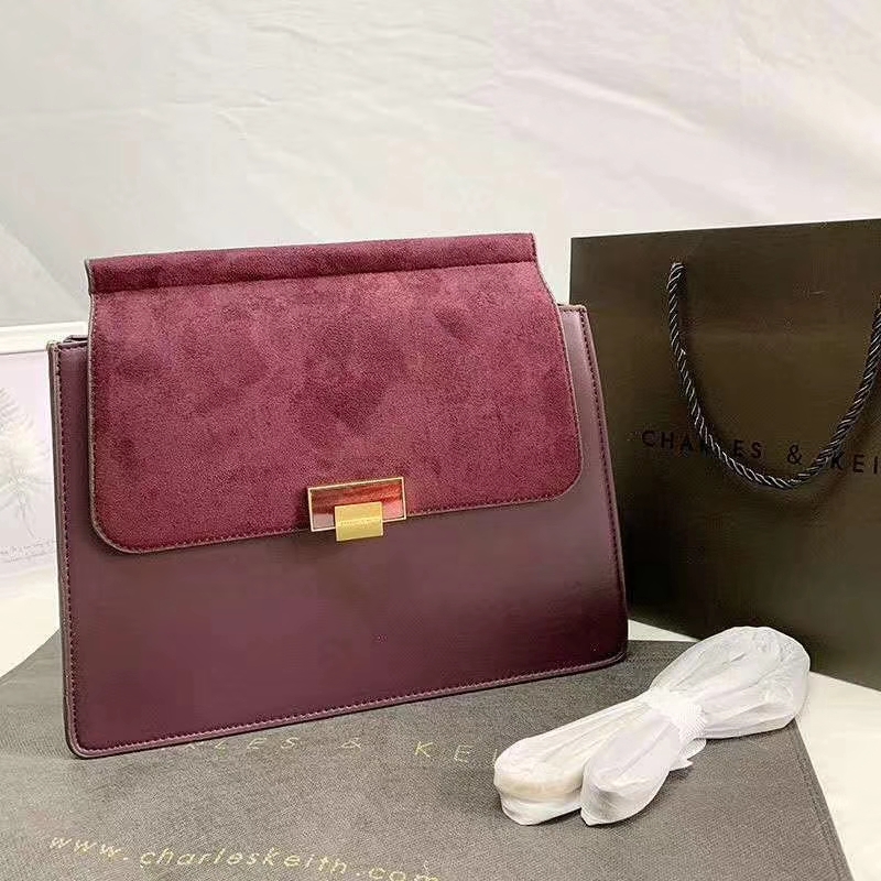 Charles and Keith Tú xát văn sĩ da lộn sling túi flap vai túi