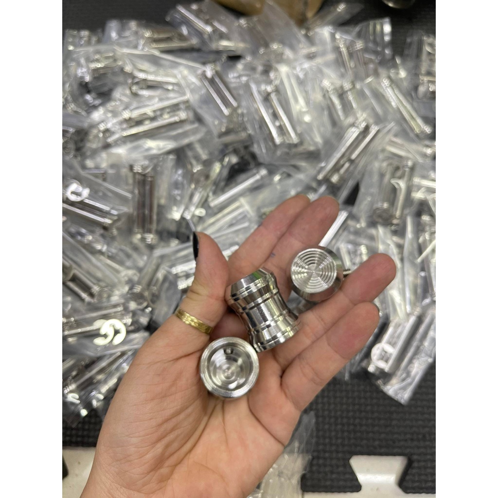 Chụp giò đạp Salaya inox 304 , bao gồm con ốc lục giác nhỏ giữ chặt