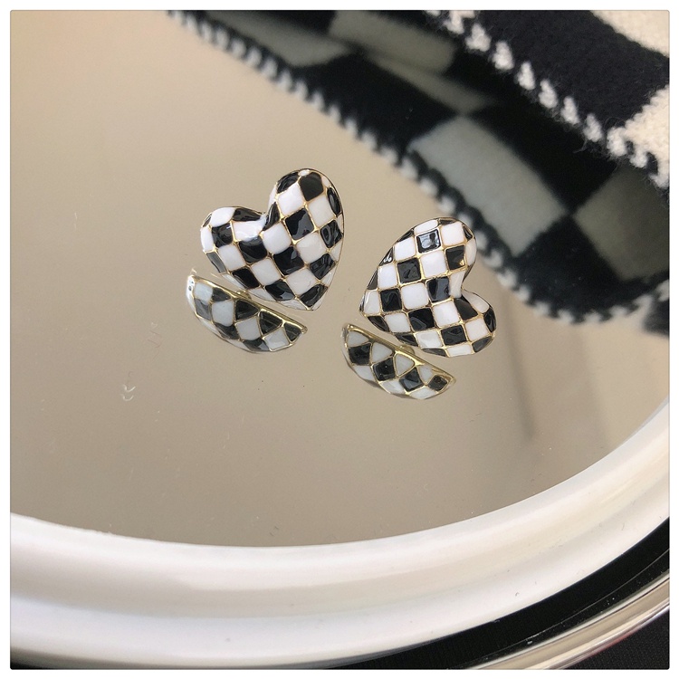 Hoa tai nữ hình trái tim kẻ sọc ca rô 3D thời trang