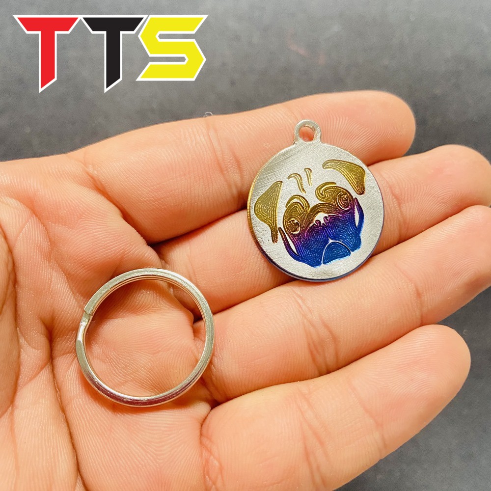 MÓC KHÓA TRÒN CHÓ PUG CHẤT LIỆU TITAN GR5
