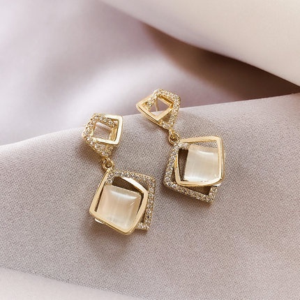 Khuyên Tai Đính Đá Opal Thời Trang Hàn Quốc