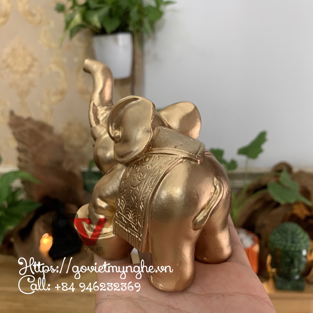 Tượng voi đá phong thủy trang trí nhà cửa dáng voi đạp thỏi vàng tài lộc - Cao 11cm - Nhũ Đồng