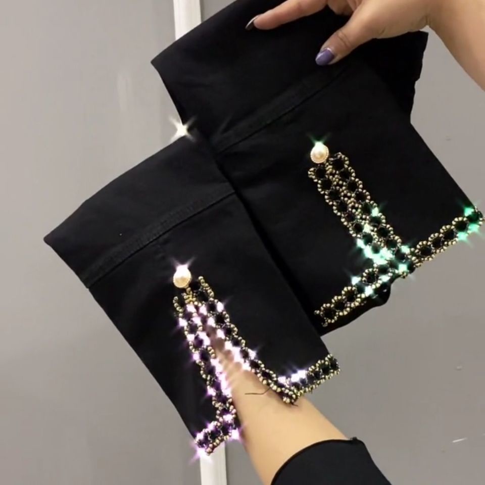 Quần dài ống xẻ dáng thẳng kiểu châu Âu mùa xuân 2022 giúp mảnh mai thon gọn và hút mắt