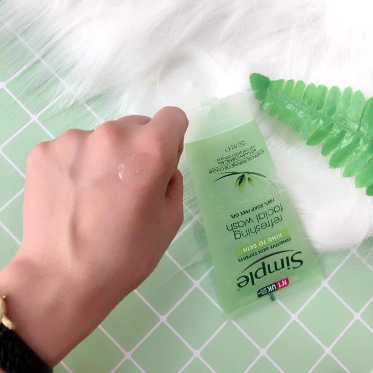 Sữa Rửa Mặt Simple Kind To Skin Refreshing Facial Wash Gel