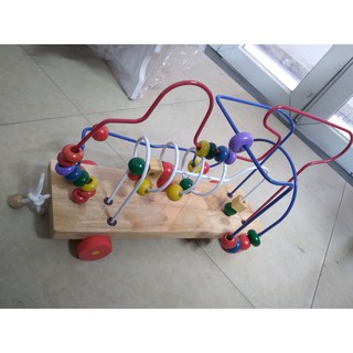 Luồn hạt gỗ có bánh xe và dây kéo cho bé