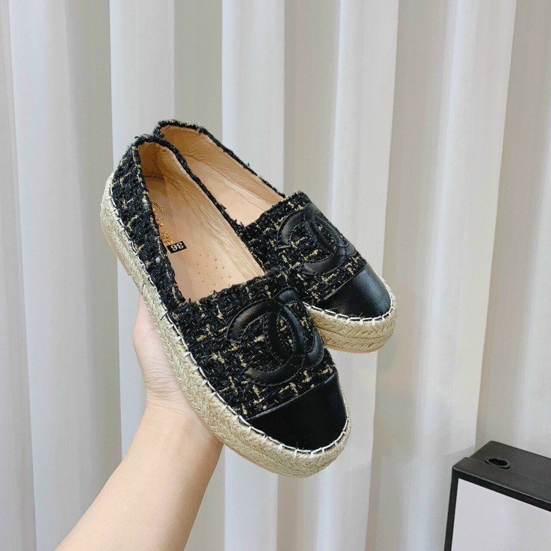 Giày slipon đen đế cói