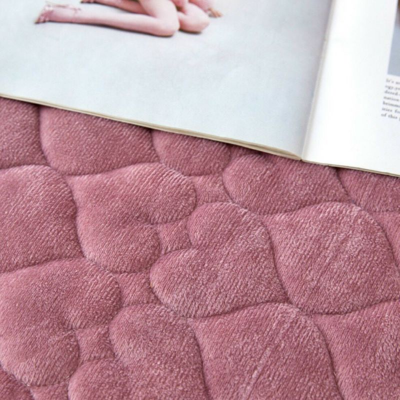 THẢM BỌC ĐỆM NỈ NHUNG TRẦN TIM TẶNG KÈM HAI VỎ GỐI NẰM VÀ 1 GỐI TỰA KÈM RUỘT