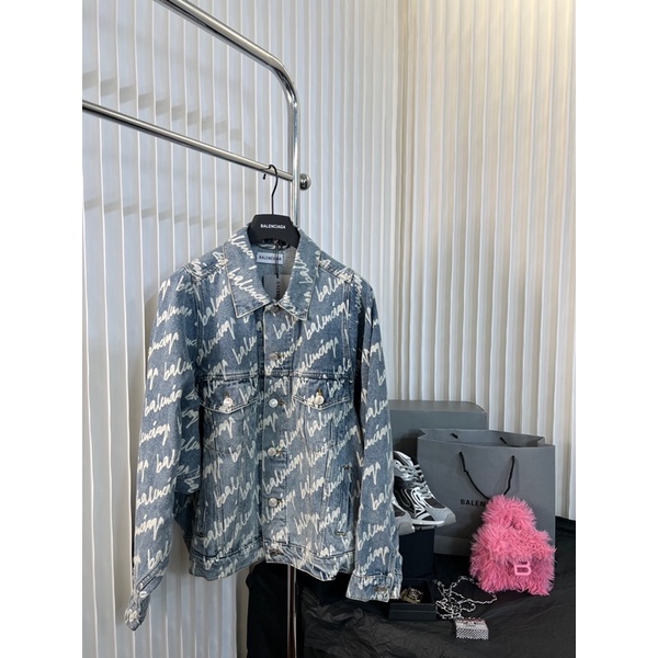 Áo khoác jeans unisex thương hiệu Balenciaga cao cấp