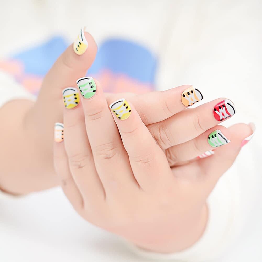 Set 12 Móng Tay Giả Họa Tiết Hoạt Hình Xinh Xắn Cho Bé Gái