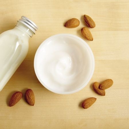 Sữa chua dưỡng thể The Body Shop Almond Milk Body Yogurt 200ml