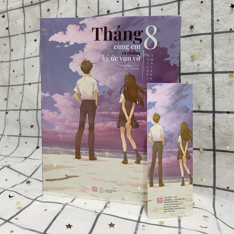 Sách - Tháng 8 Cùng Em Và Những Ký Ức Vụn Vỡ